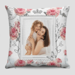 Egyedi fotós díszpárna virágos kerettel – személyre szabható ajándék