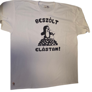 Fehér póló vicces vakond figurával és „Beszólt, elástam!” felirattal