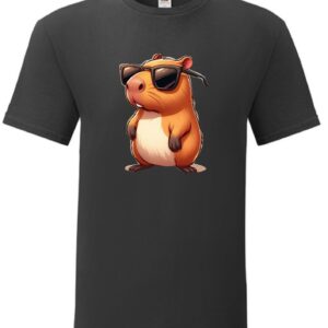 Vicces kapibara grafika napszemüvegben fekete pólón, laza állatos dizájn.