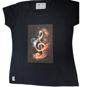Fekete póló lángoló violinkulcs mintával, zenei grafika tűz és füst effekttel