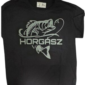 Fekete horgászos póló hal grafikával és „HORGÁSZ” felirattal